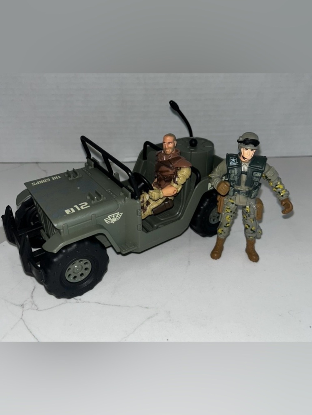 Lanard The Corps : Jeep 2012 J12-2 + (2) Soldiers Action Figures: VG Cond